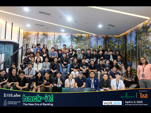 hack-it! Hackathon participants posing for a group photo at SpringboardLabs’ inaugural event.