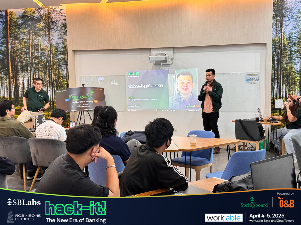 Jake Go addressing the audience at SpringboardLabs’ Hack-it! fintech innovation event.